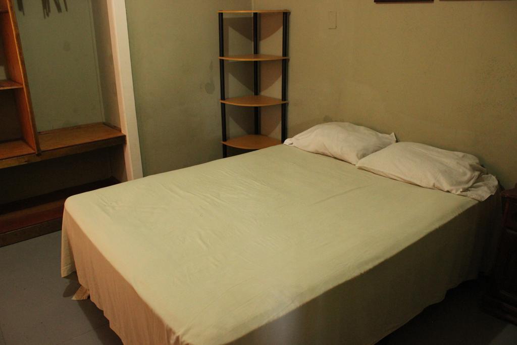 Cooper'S Inn Útila Habitación foto